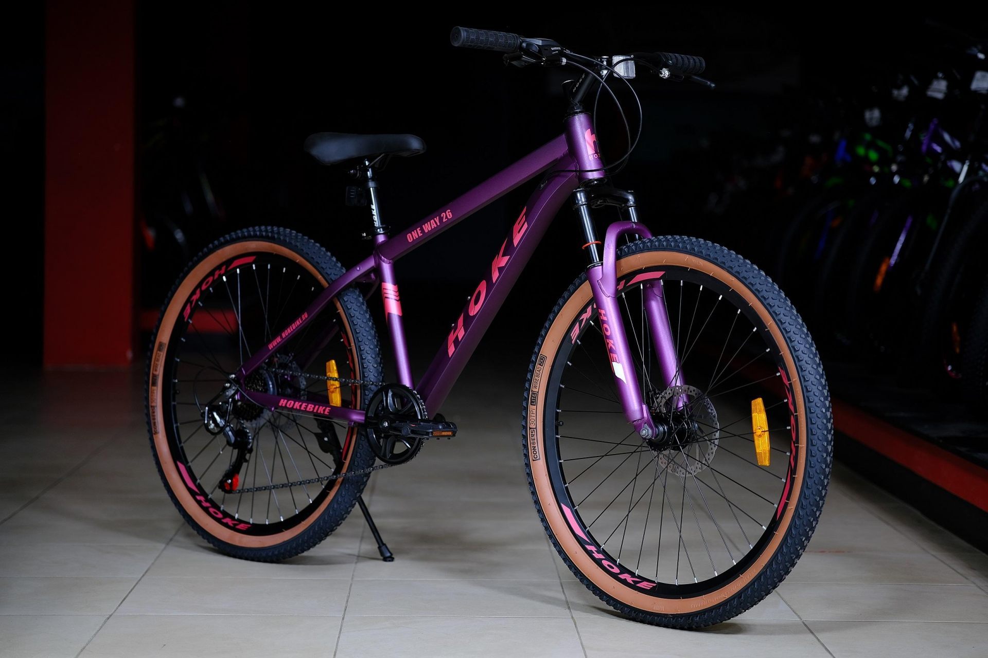 Обод 26 ALLOY двойной высокий, втулки стальные на промподшипниках
 HOKE ONE WAY 26 матовый фиолетовый-розовый