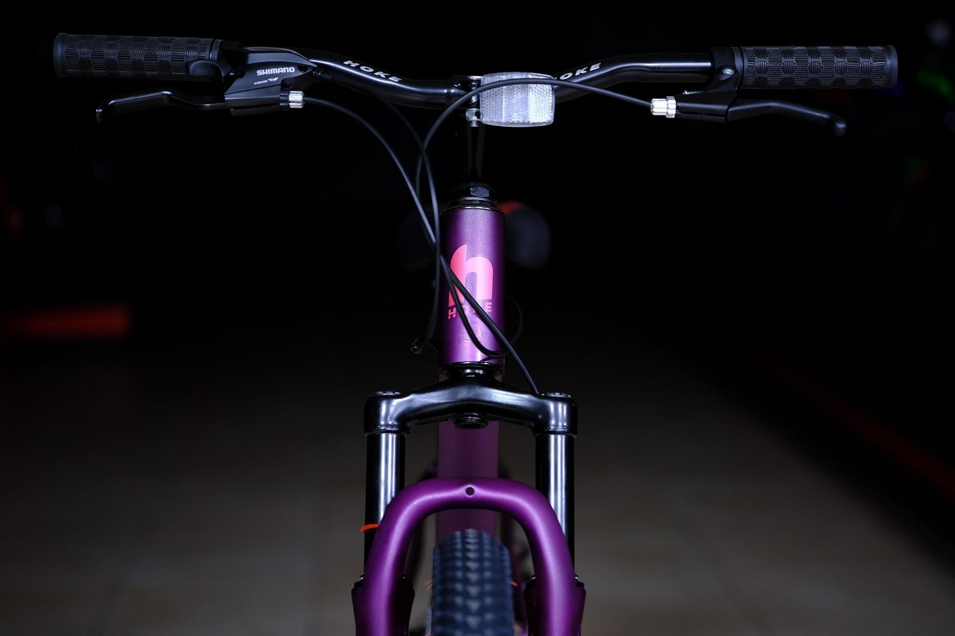 Амортизационная пружинная вилка 80mm 
 HOKE ONE WAY 26 матовый фиолетовый-розовый